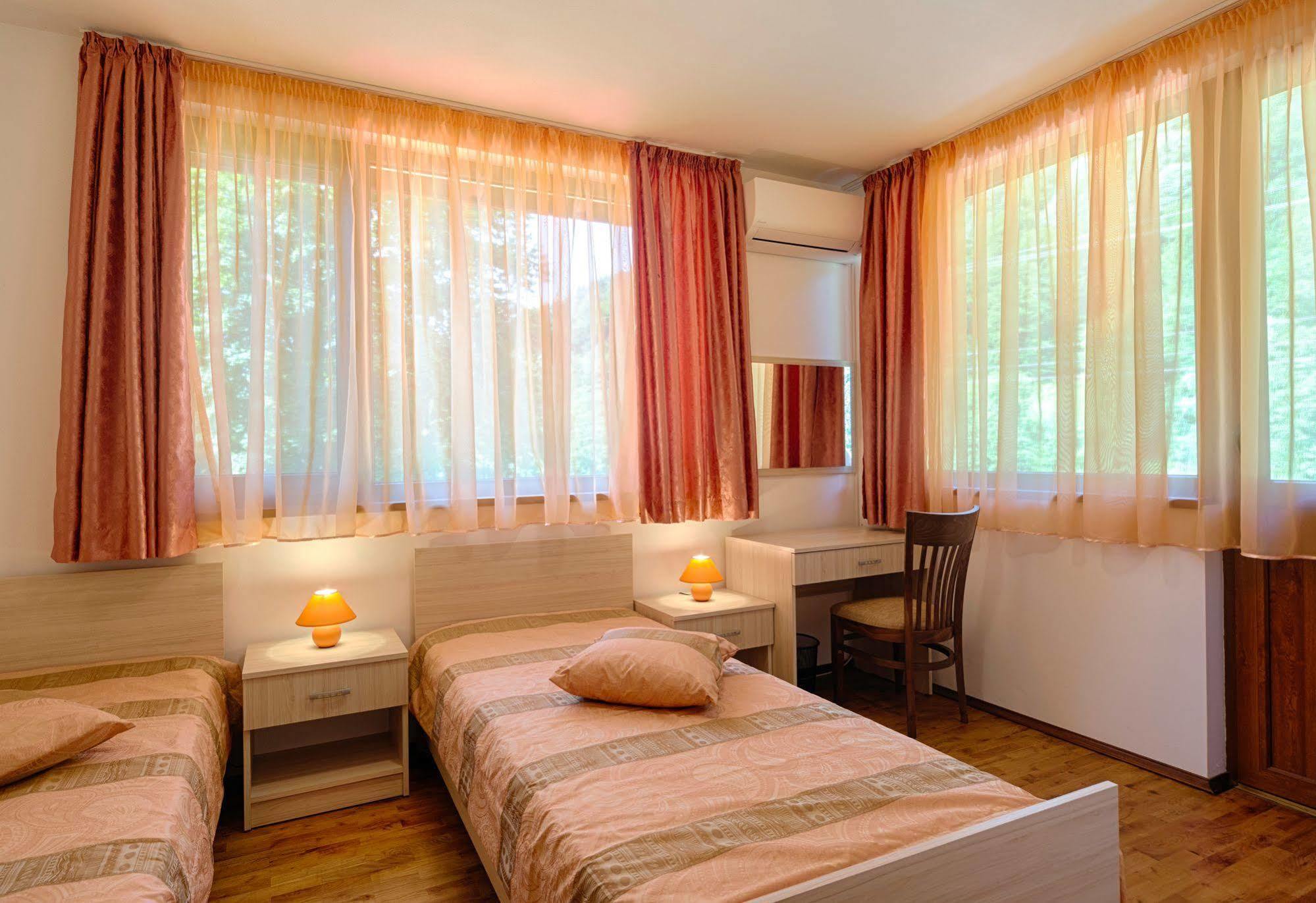 Guest House Vitora Ribaritsa Экстерьер фото